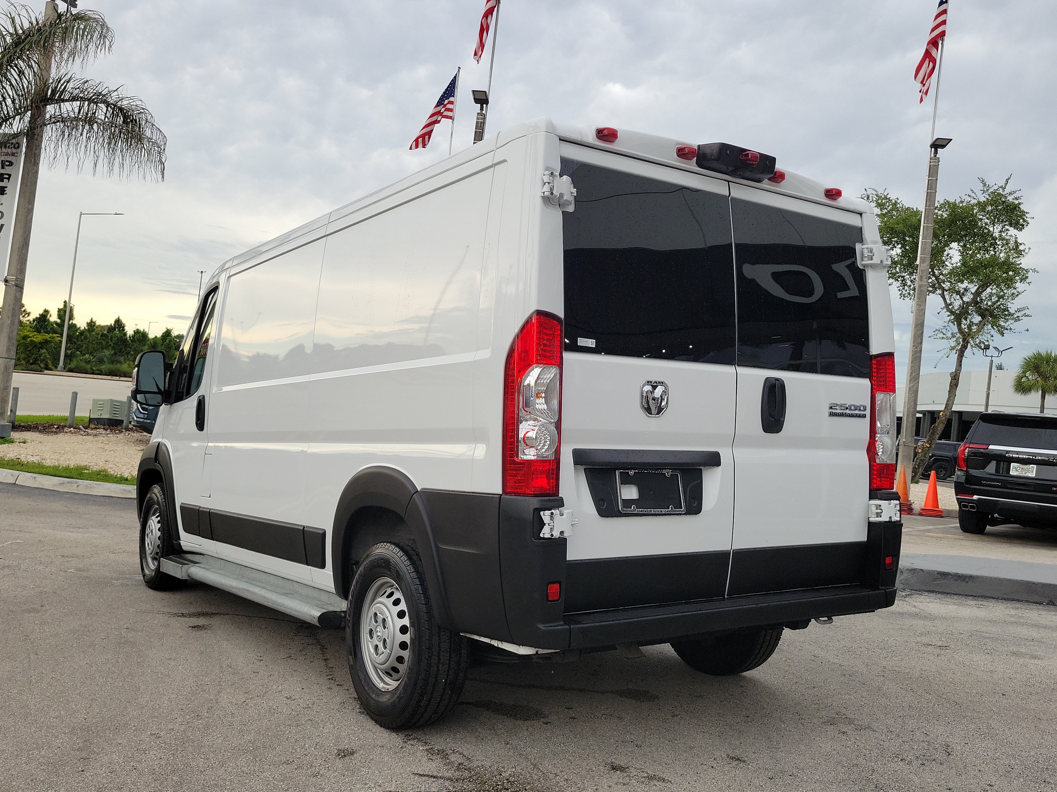 Used 2025 RAM ProMaster 2500 w/ U-Haul Equipment Group FWD image 7