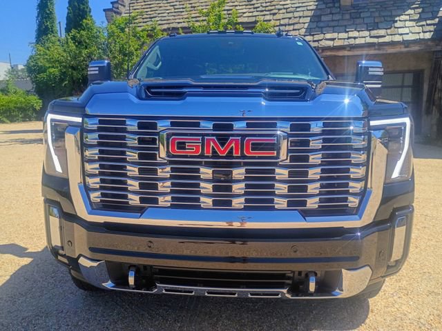 Used 2024 GMC Sierra 2500 Denali w/ Denali Reserve Package AWD/4WD image 2