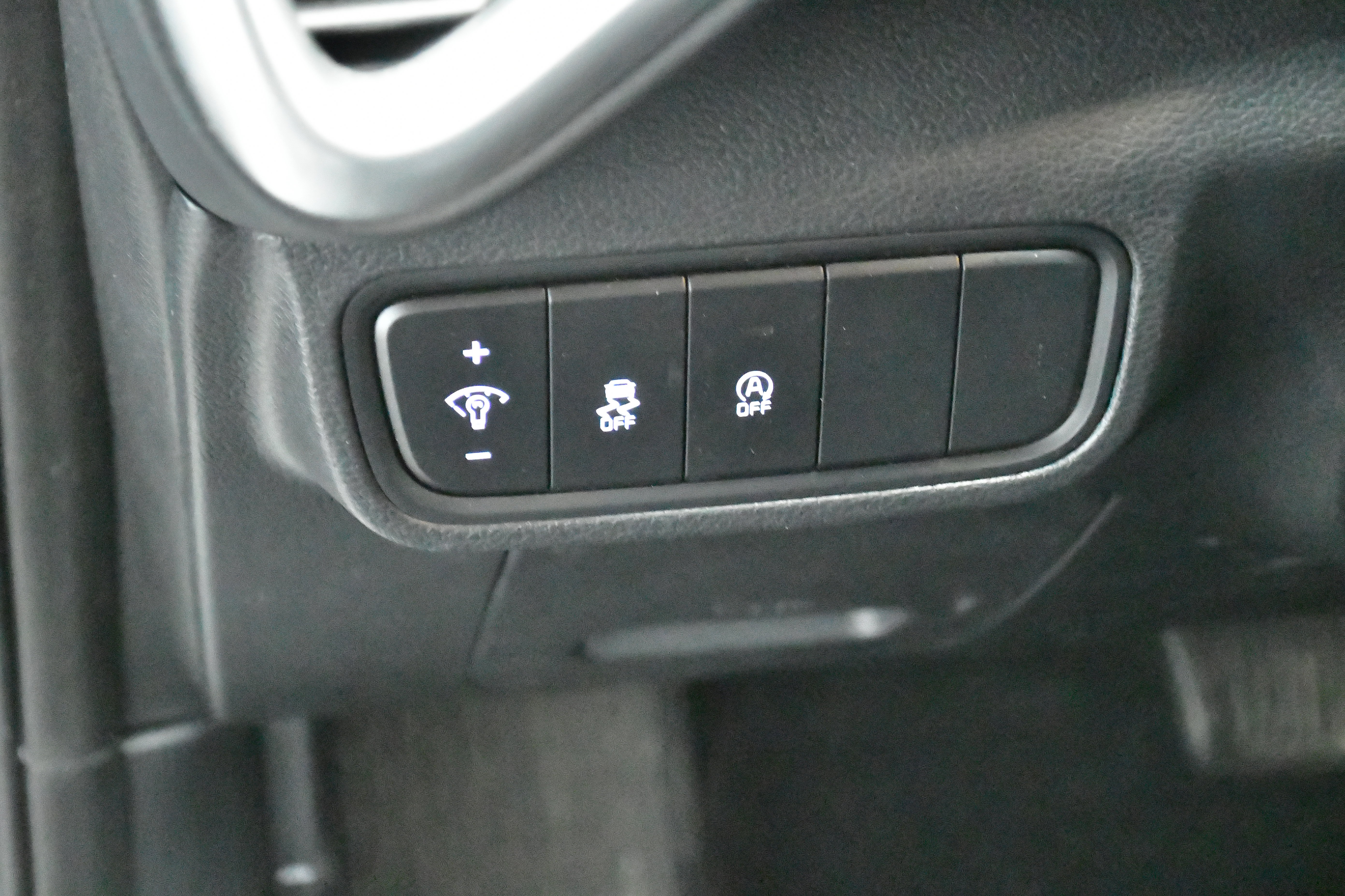 Used 2025 Kia Soul LX w/ LX Technology Package FWD image 14