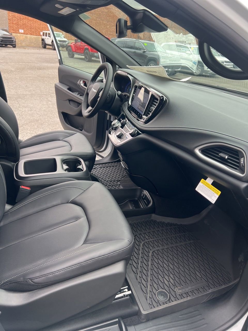 New 2026 Chrysler Pacifica Select w/ S Appearance Package image 25