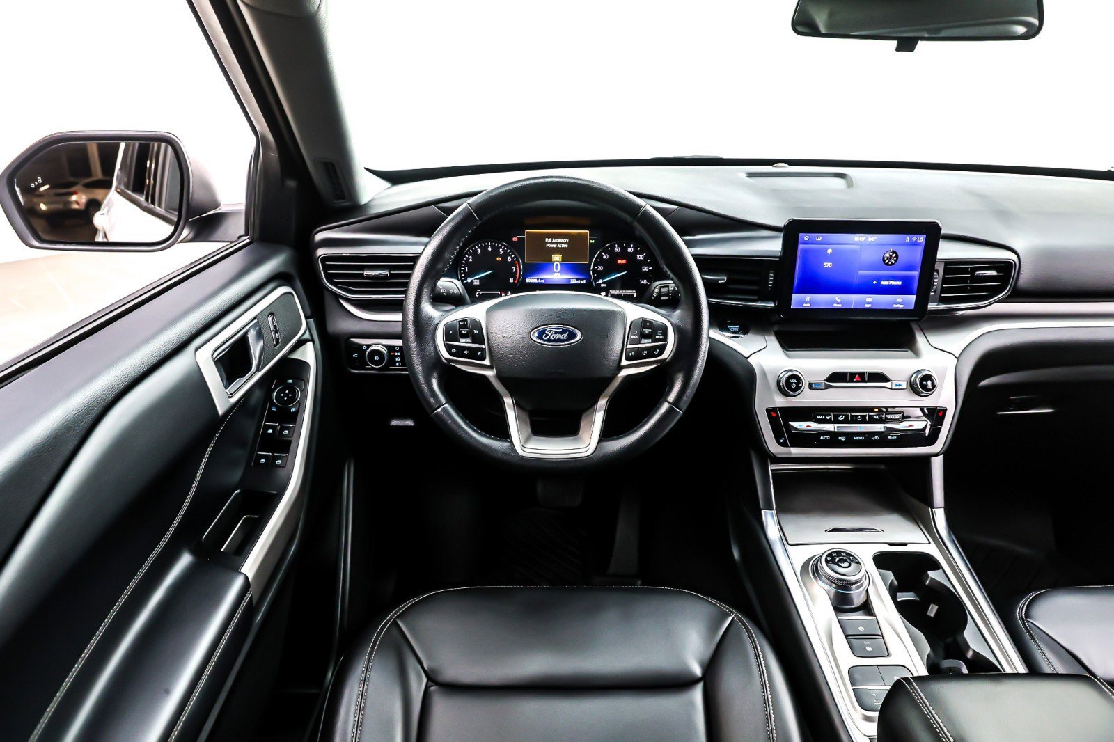 Used 2023 Ford Explorer XLT w/ Equipment Group 202A image 5