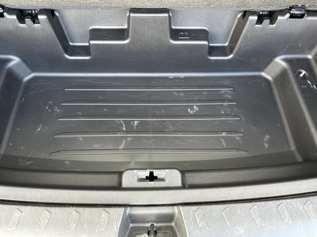 Used 2023 Chevrolet Traverse RS FWD image 13