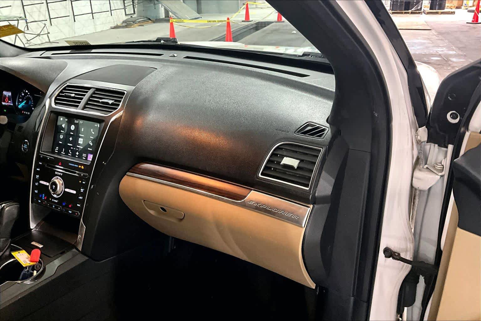 Used 2017 Ford Explorer Limited FWD image 18