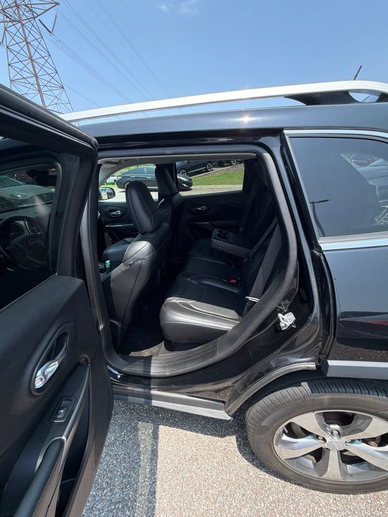 Used 2019 Jeep Cherokee Limited AWD/4WD image 10