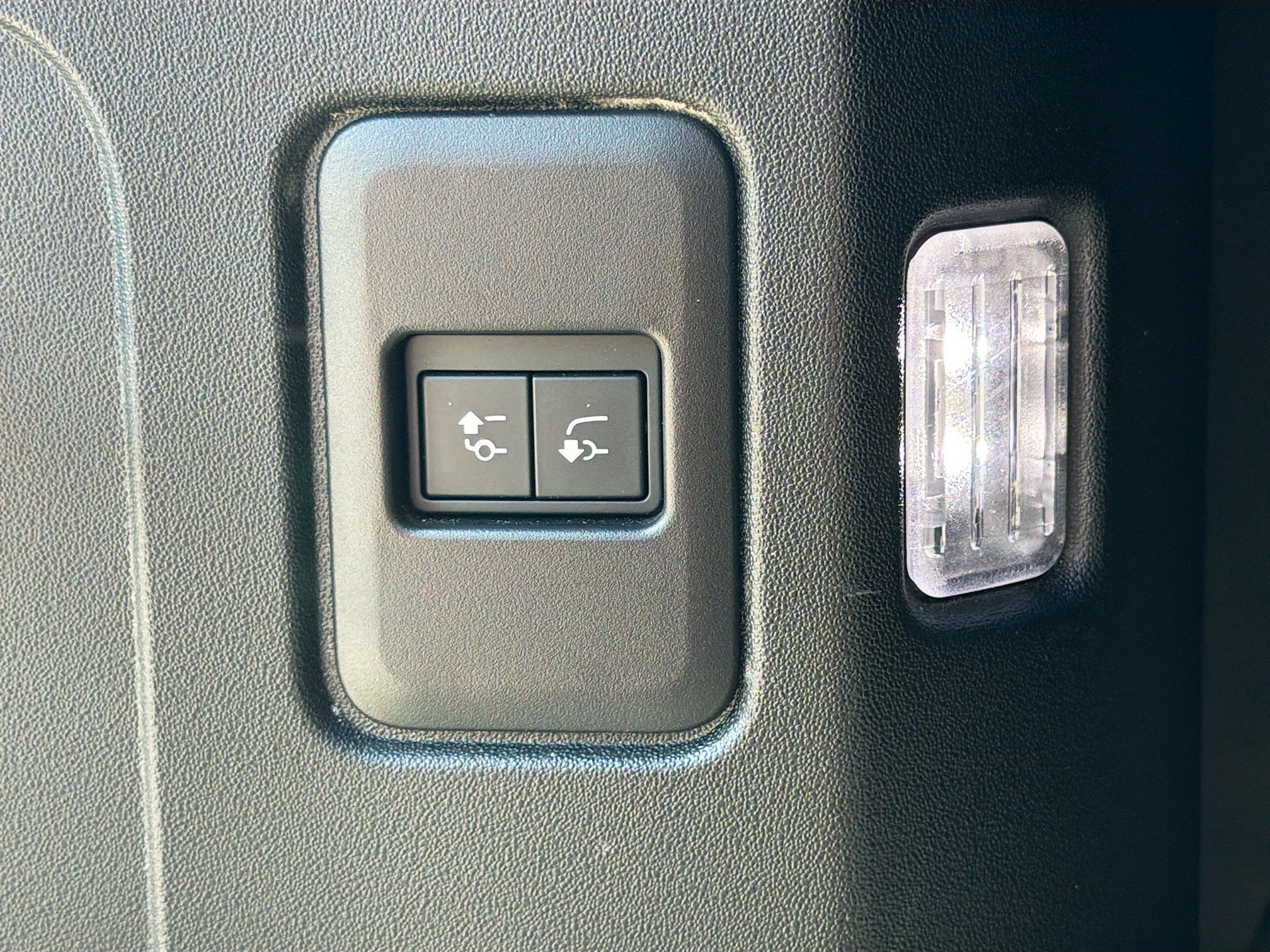 Used 2020 Land Rover Defender 110 X AWD/4WD image 46
