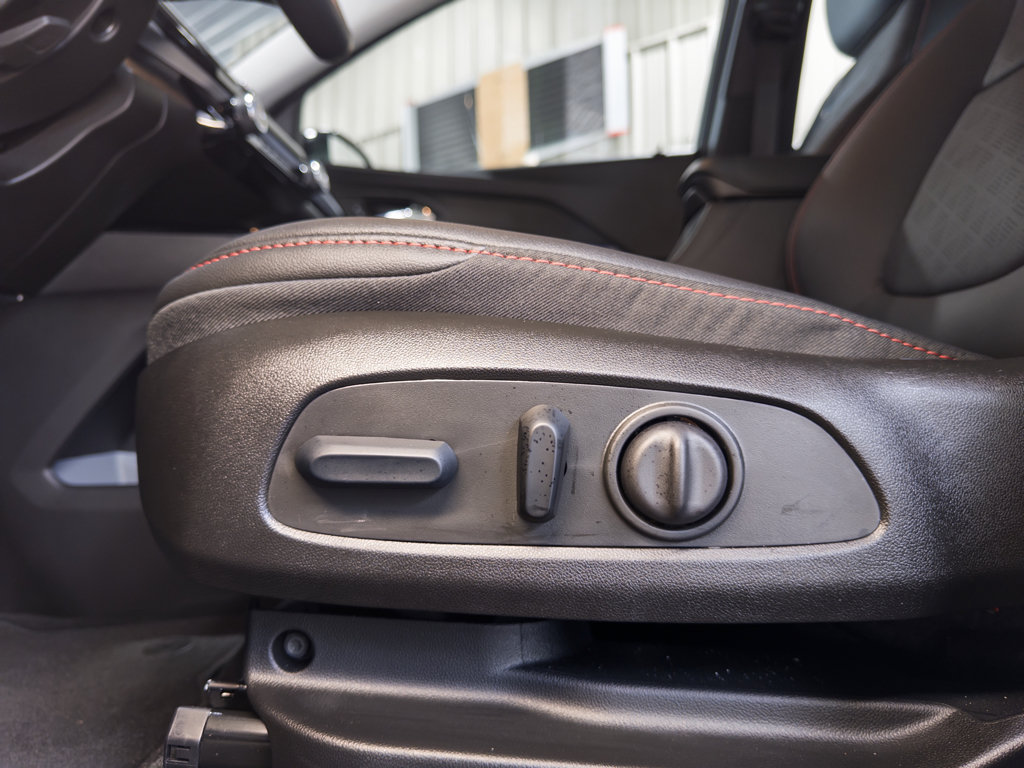 Used 2027 Chevrolet Bolt RS w/ Technology Package FWD image 6