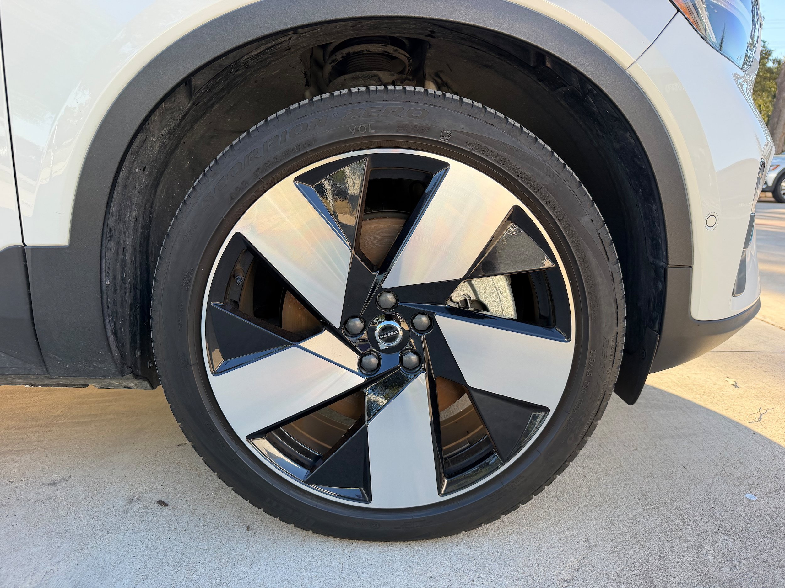 Certified 2024 Volvo XC40 Recharge Plus w/ Protection Package Premier RWD image 9