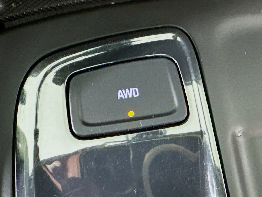 Used 2024 Chevrolet Equinox RS w/ RS Leather Package image 19