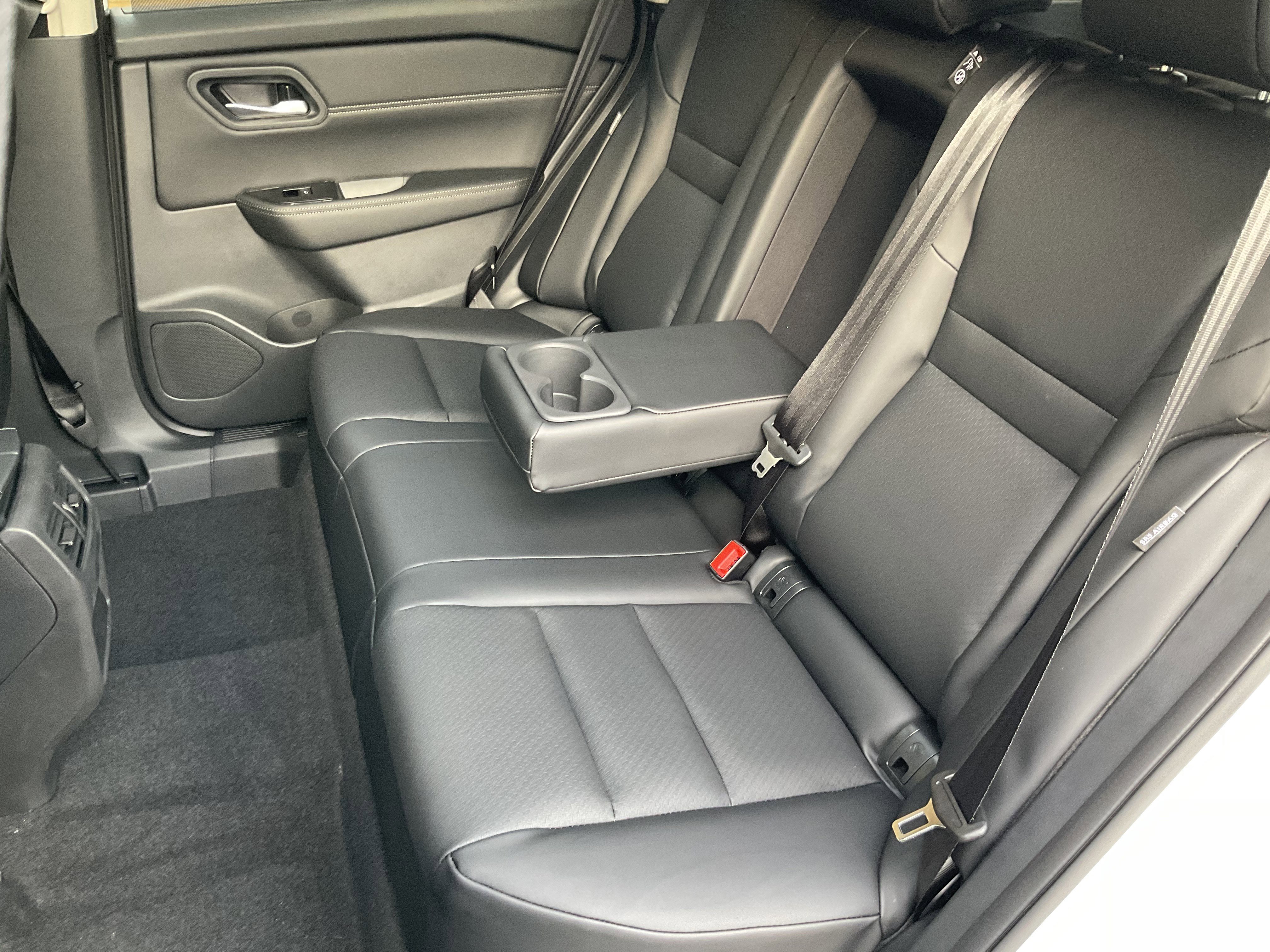 Used 2026 Nissan Rogue SV w/ SV Premium Package image 39