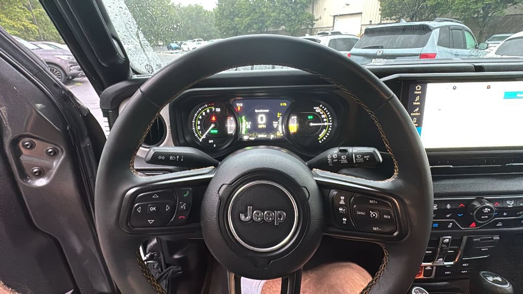 Used 2024 Jeep Wrangler Unlimited AWD/4WD image 16