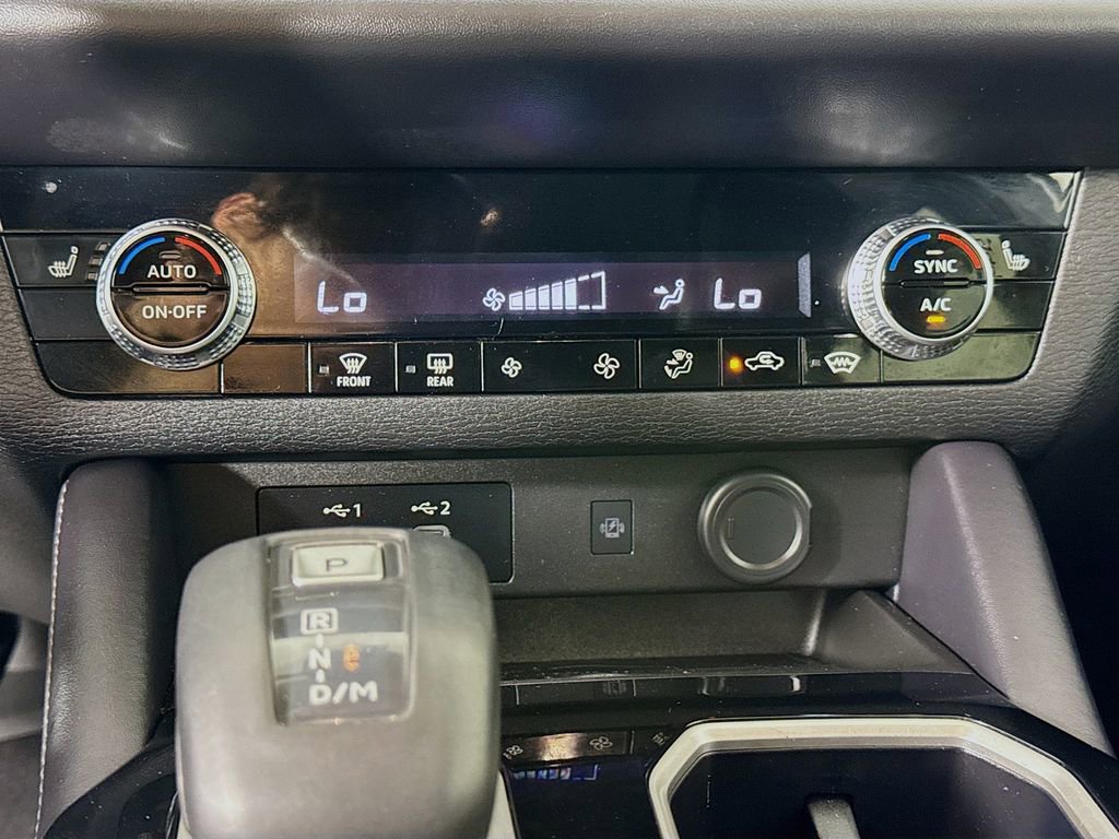 Used 2025 Mitsubishi Outlander SE image 17