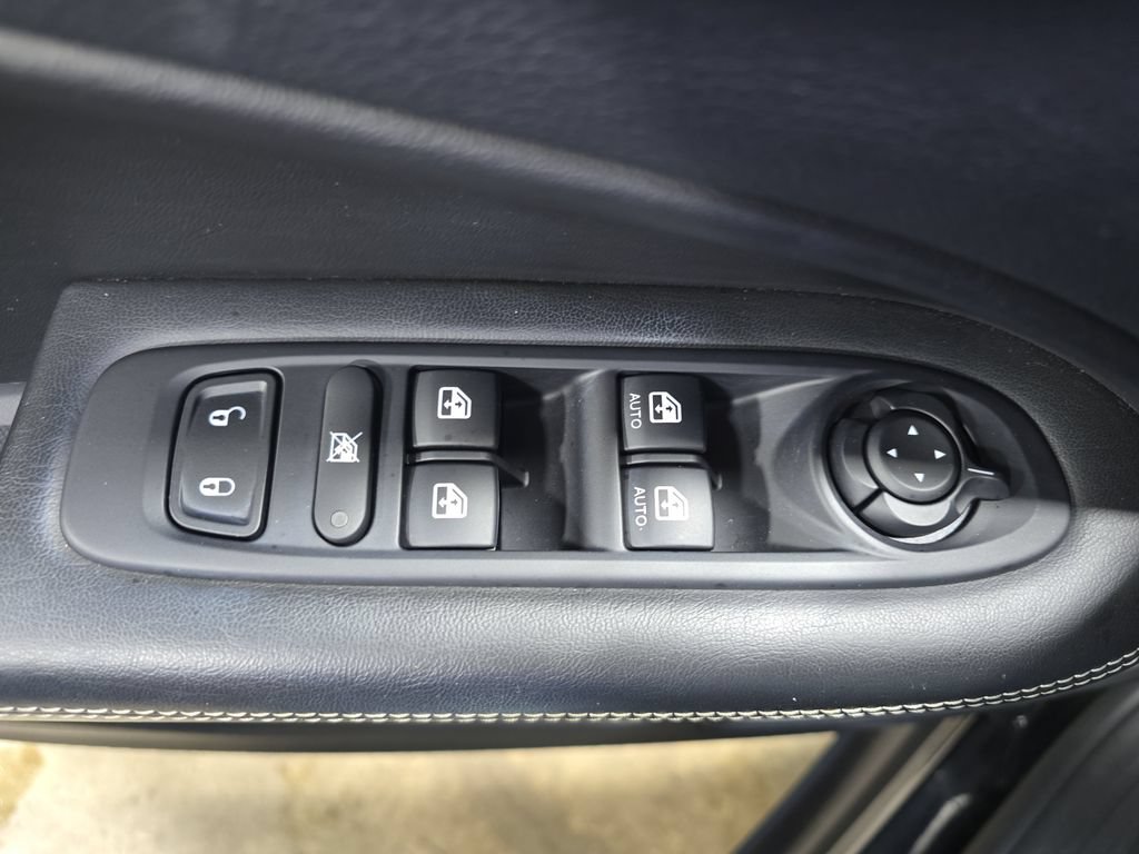 Used 2021 Jeep Compass Latitude w/ Sun and Sound Group AWD/4WD image 28