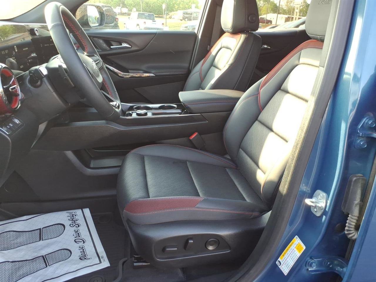 Used 2025 Chevrolet Equinox RS w/ Convenience Package III FWD image 14