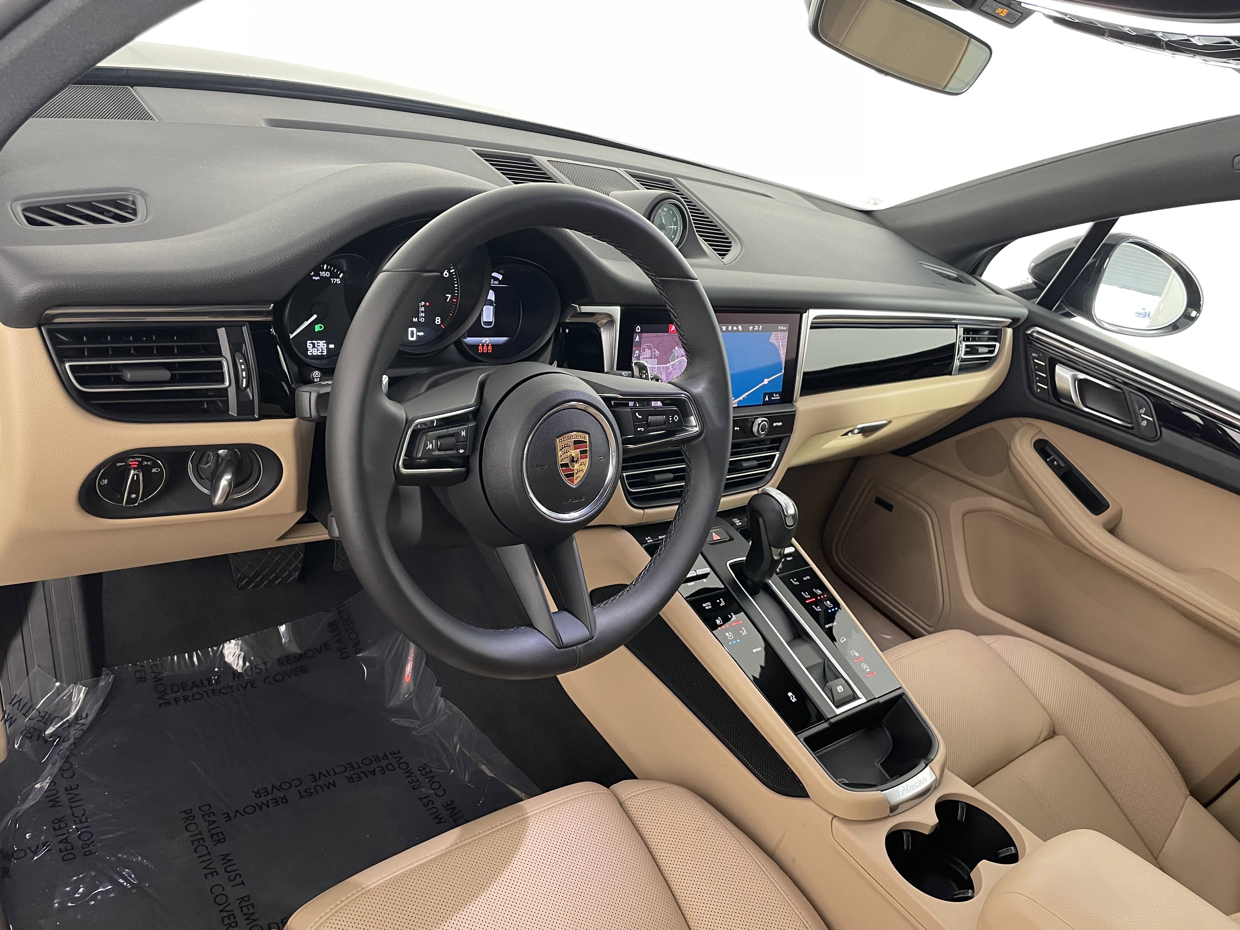 Used 2025 Porsche Macan image 4