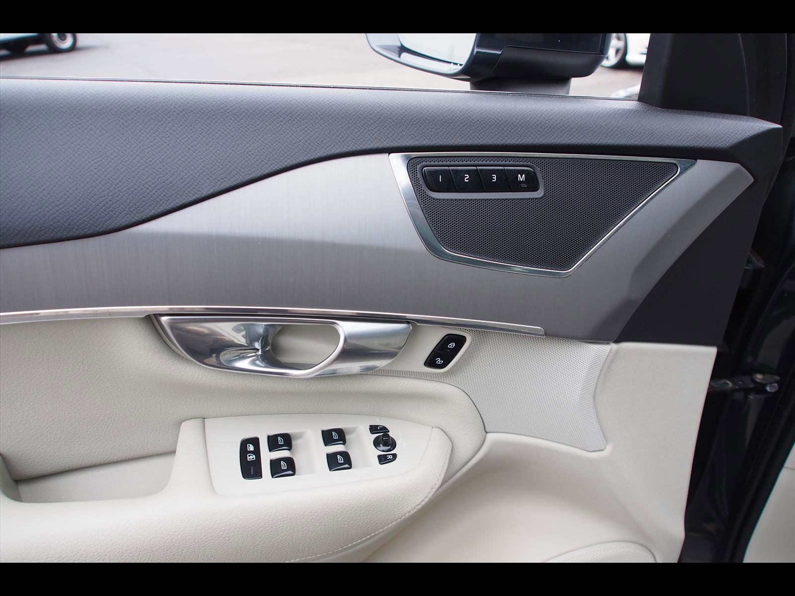 Used 2021 Volvo XC90 T5 Momentum w/ Climate Package image 24