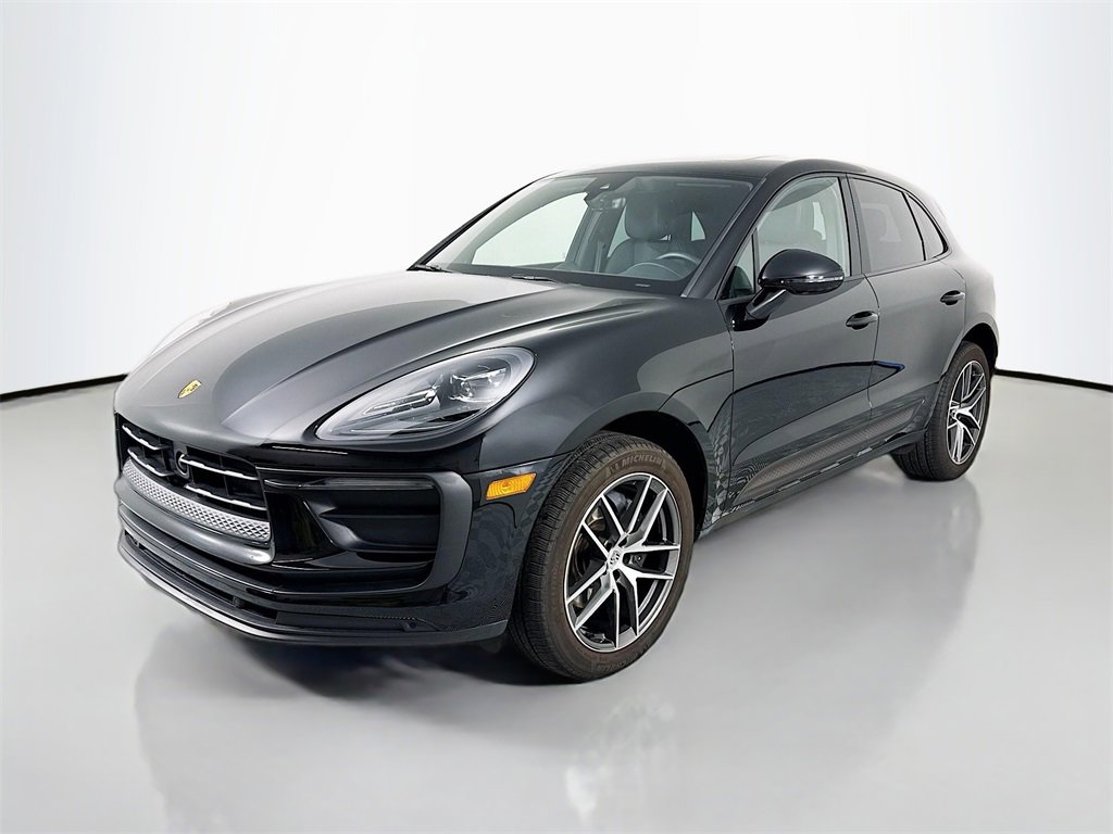 Used 2024 Porsche Macan image 1