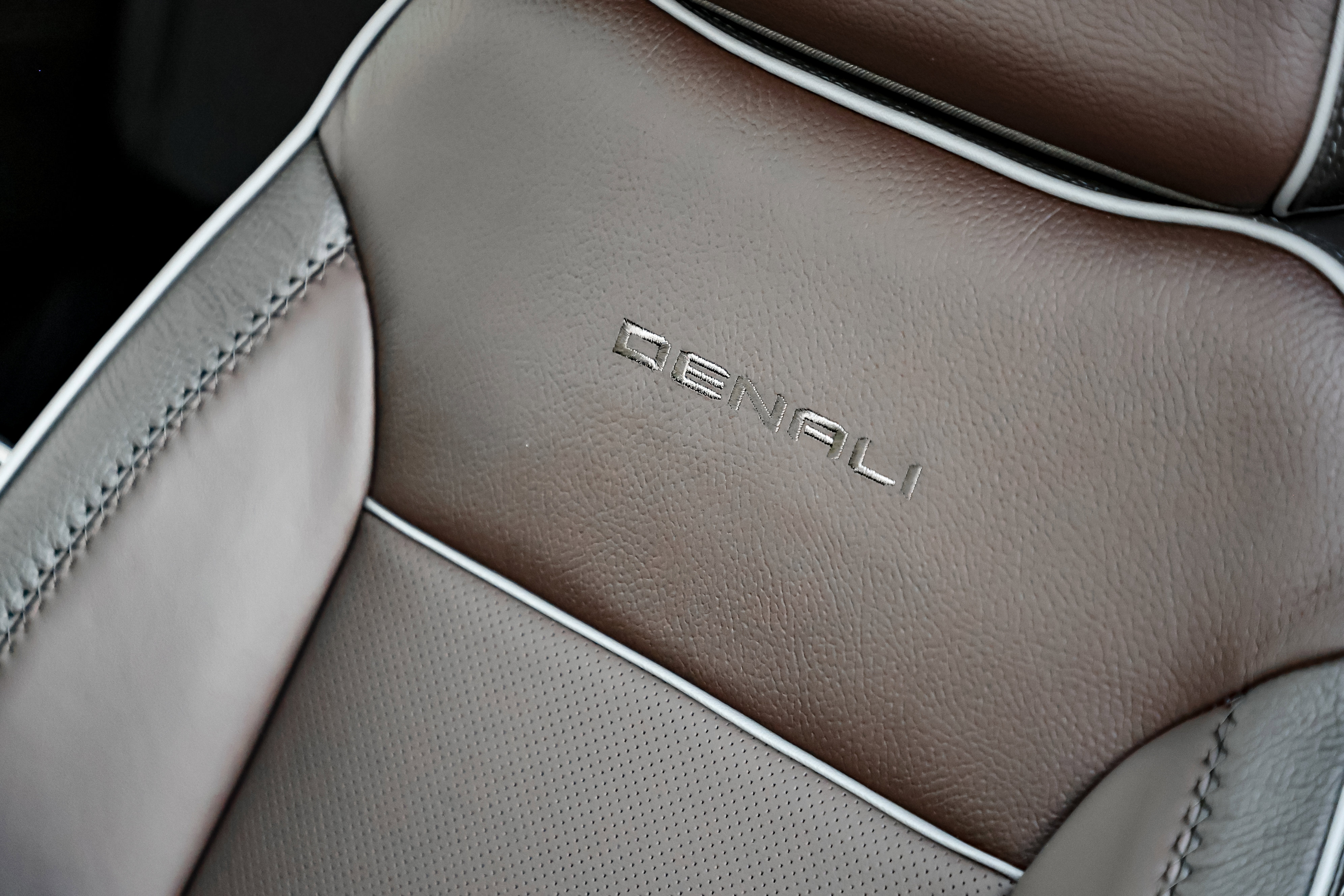 New 2026 GMC Sierra 2500 Denali w/ Denali Reserve Package image 14