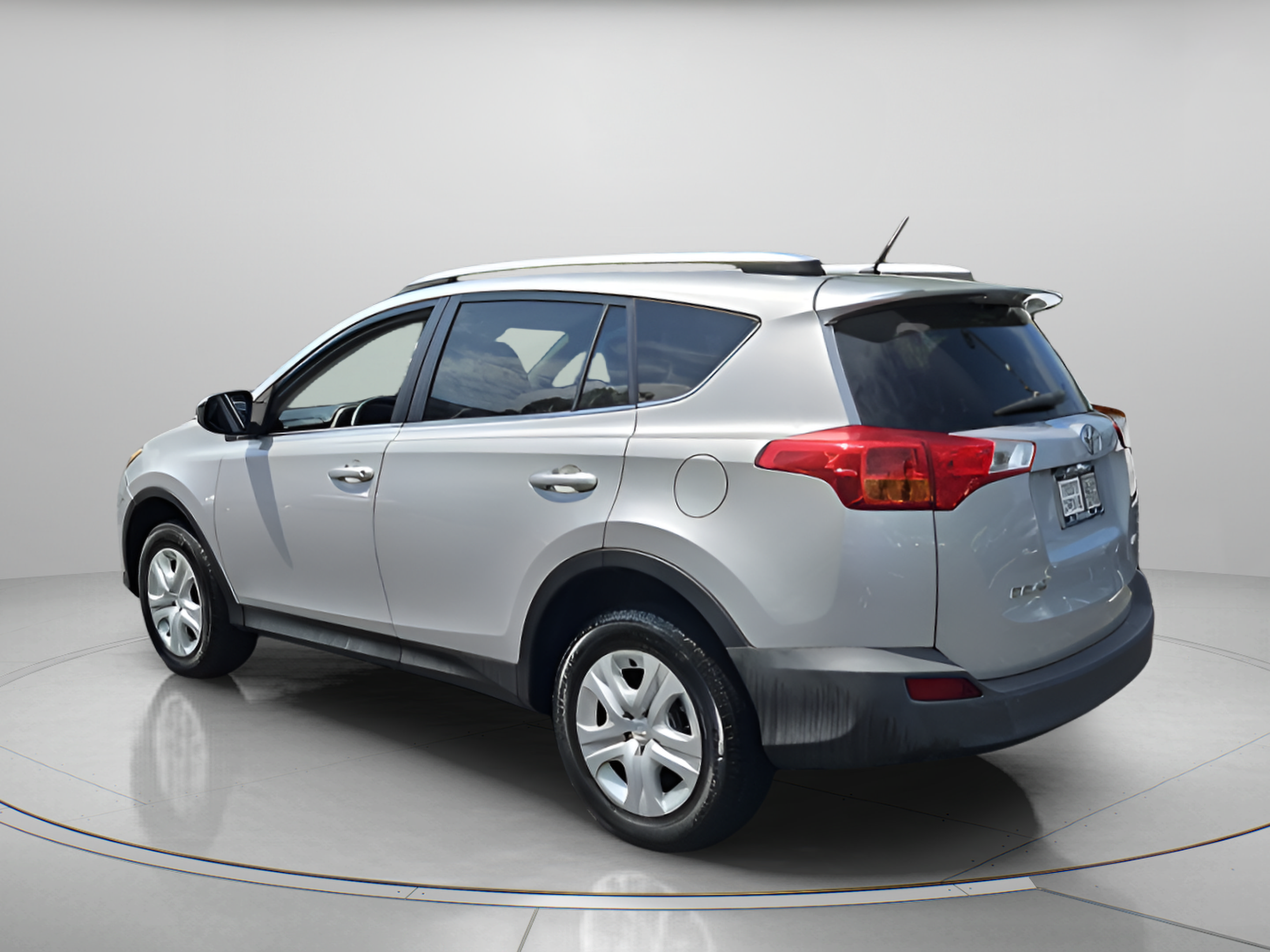Used 2015 Toyota RAV4 LE FWD image 3