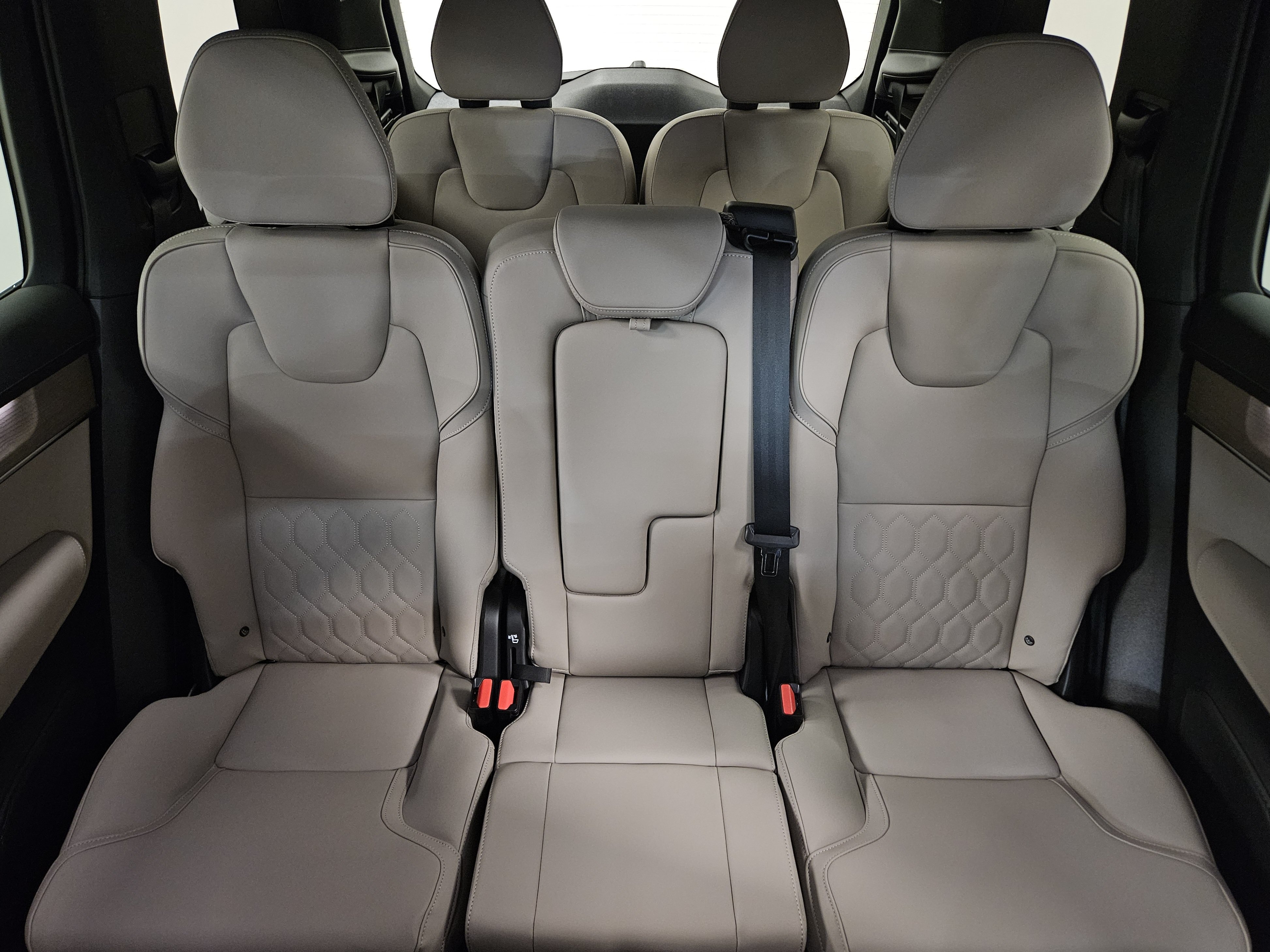New 2026 Volvo XC90 B6 Plus w/ Protection Package Premier AWD/4WD image 42