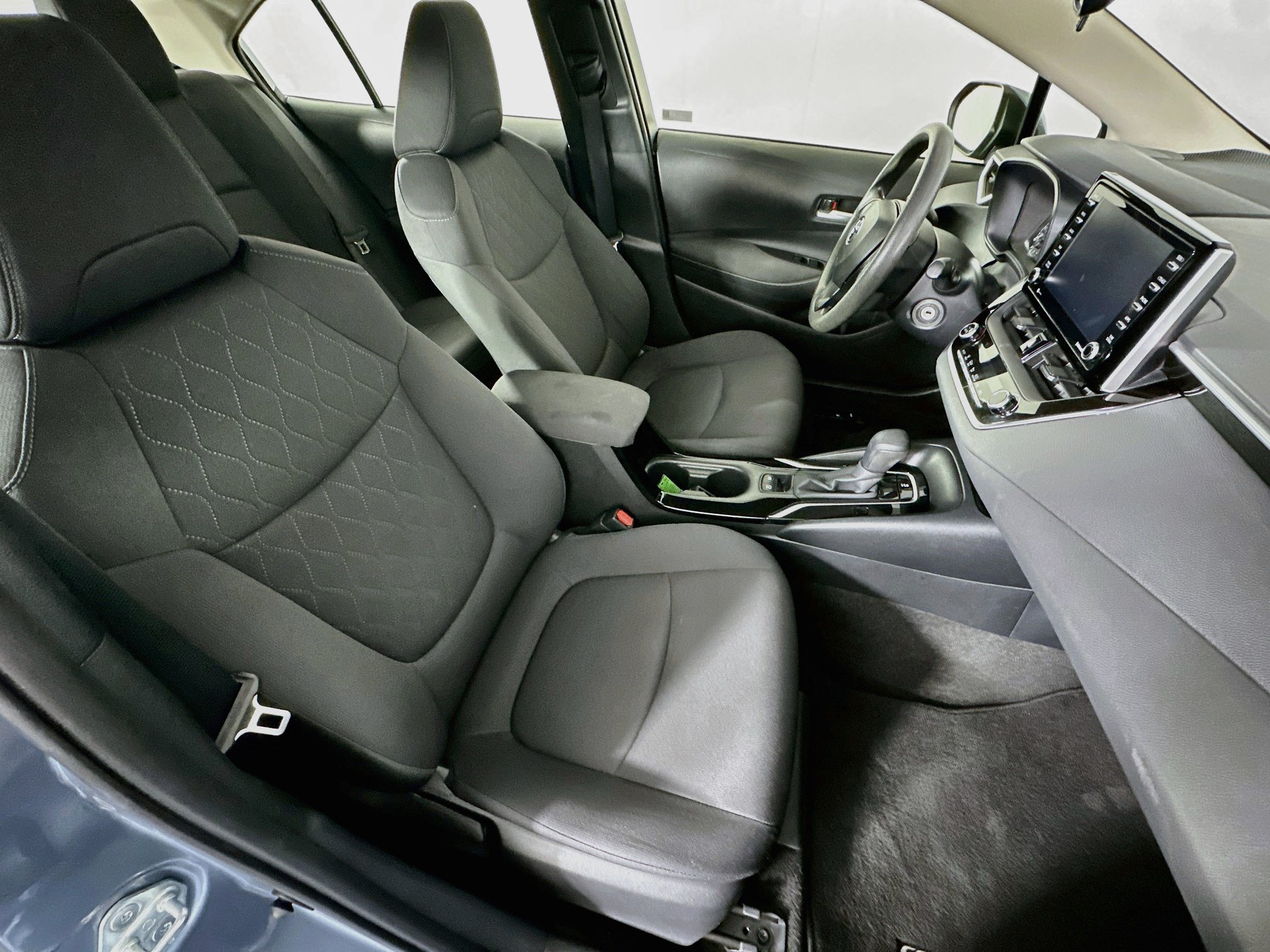 Used 2021 Toyota Corolla LE FWD image 29