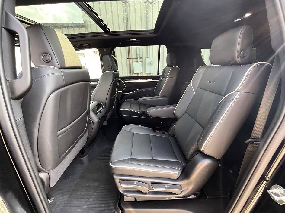 Used 2026 Cadillac Escalade ESV Luxury w/ LPO, Floor Liner Package AWD/4WD image 29