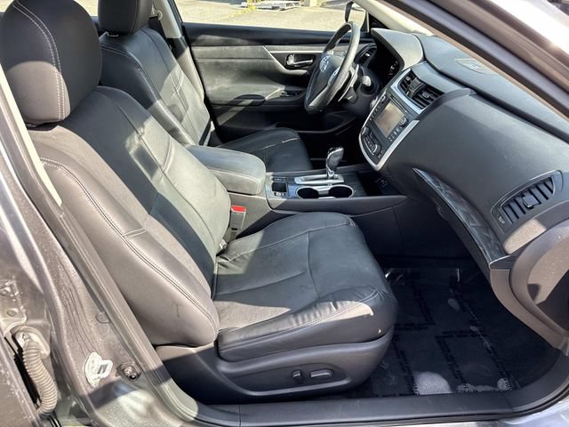Used 2016 Nissan Altima 3.5 SL w/ 3.5 Technology Package FWD image 9