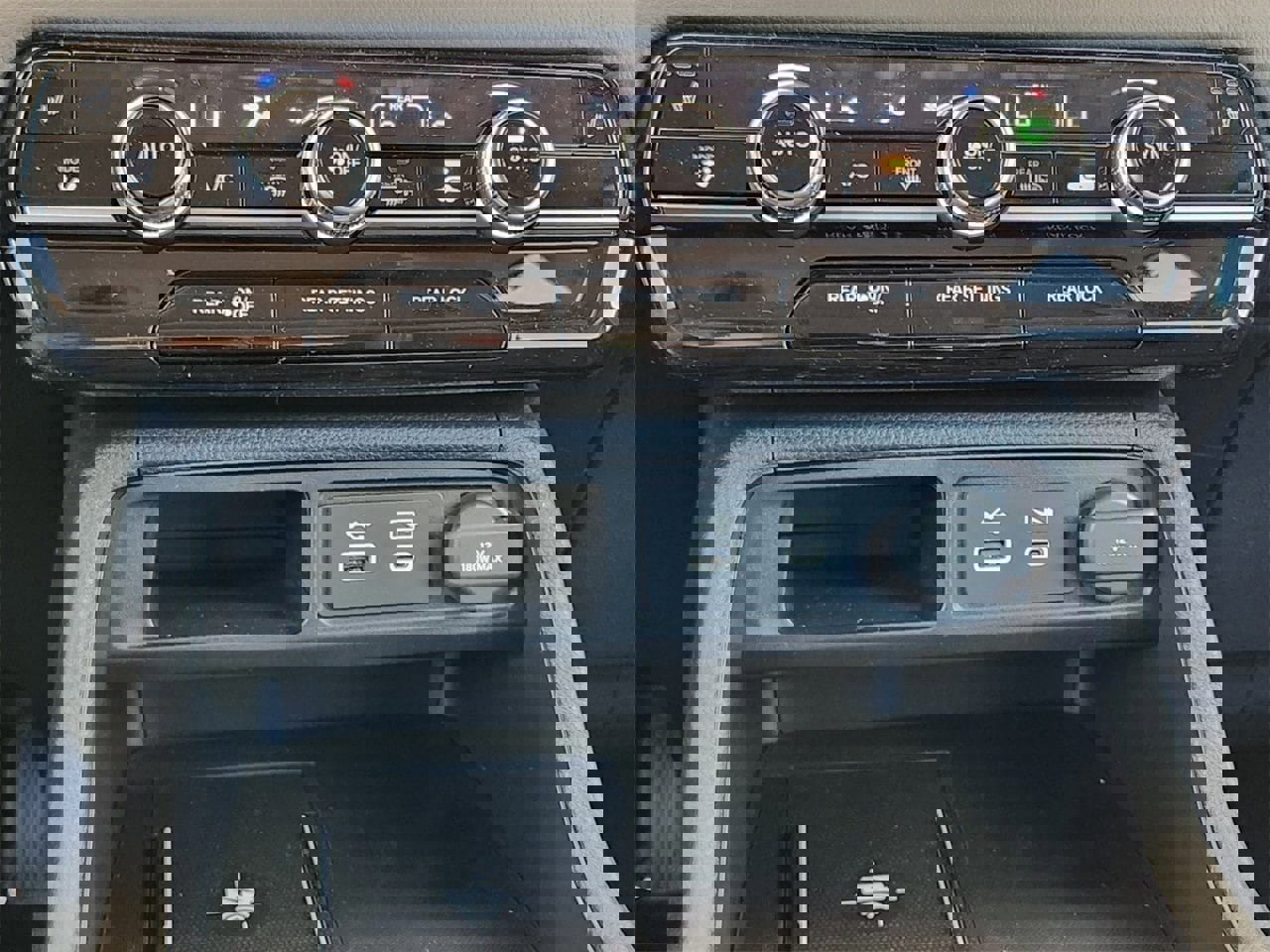 New 2025 Honda Pilot Touring image 15