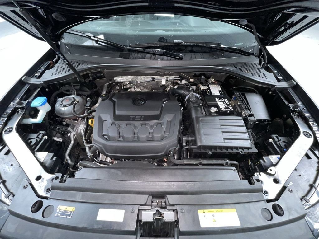 Used 2024 Volkswagen Tiguan SE R-Line image 12