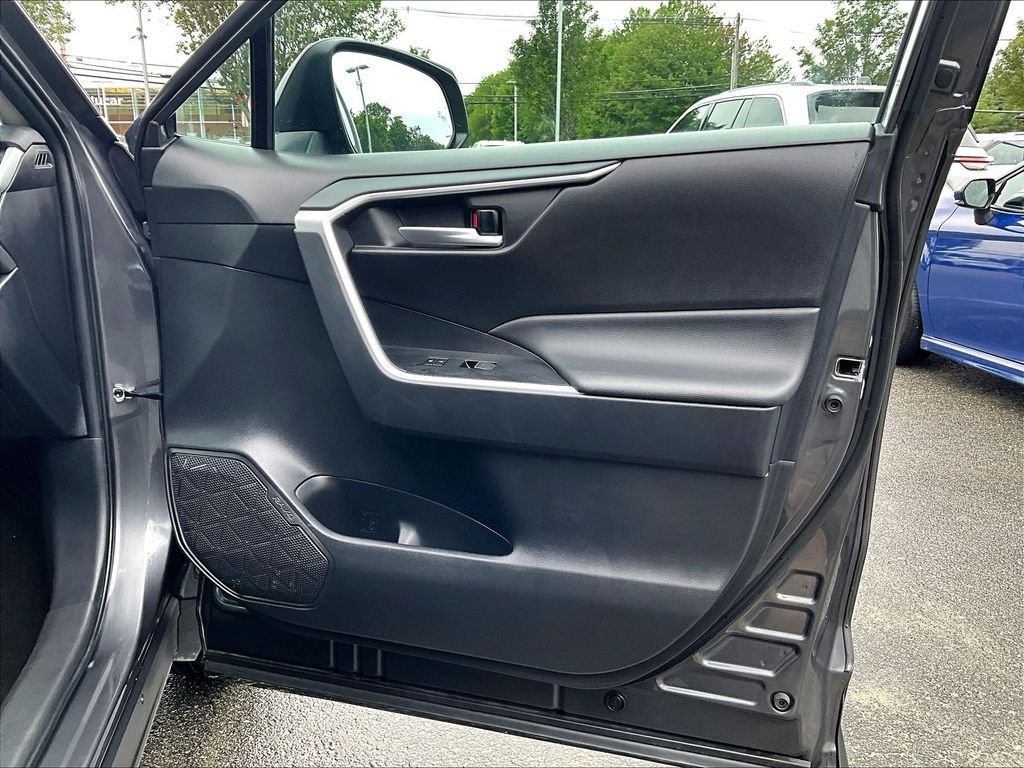 Used 2025 Toyota RAV4 XLE AWD/4WD image 12