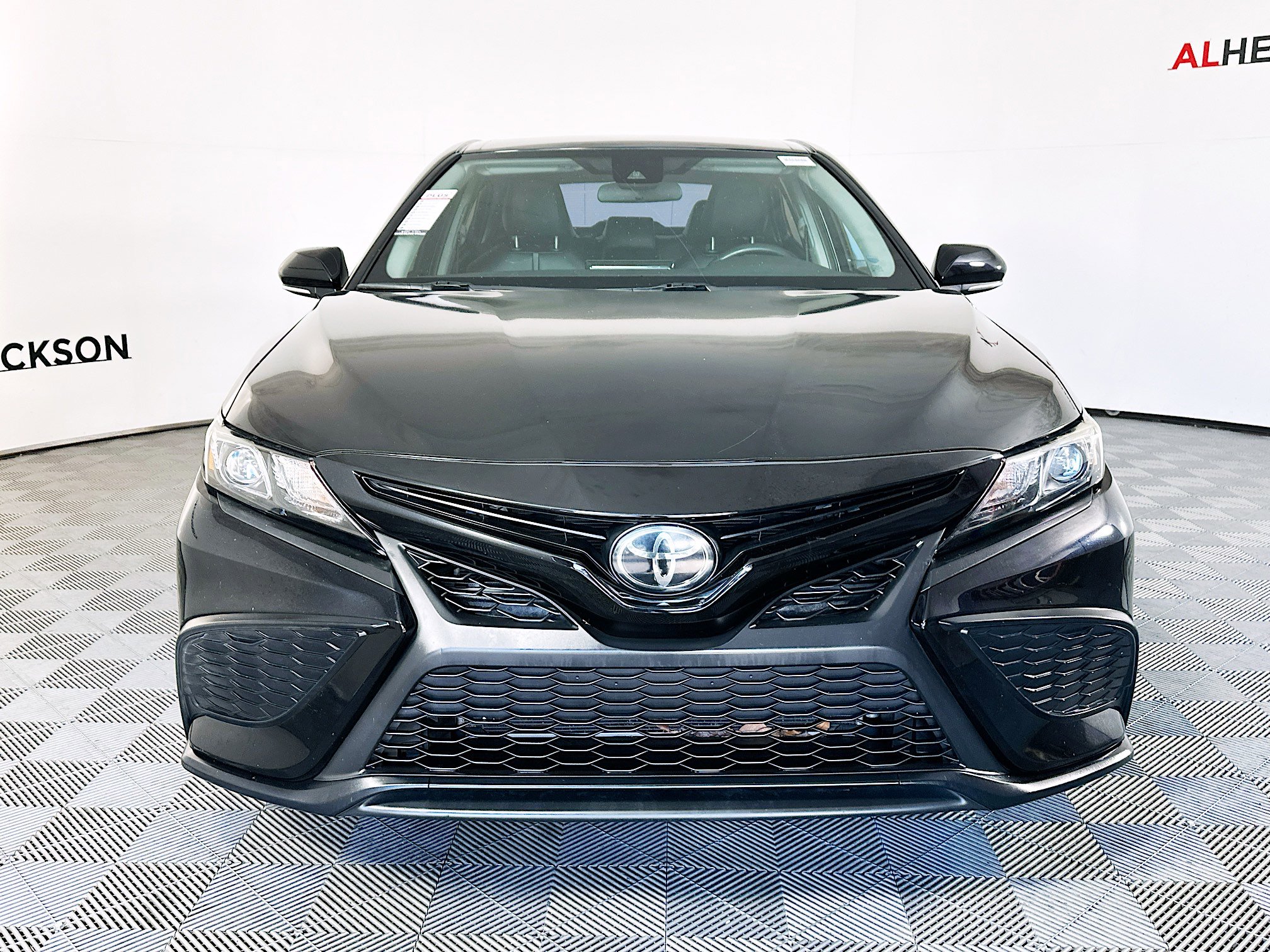Used 2022 Toyota Camry SE image 8