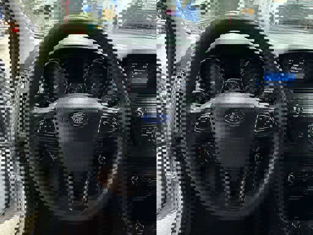 Used 2016 Ford Focus SE w/ SE Power Seat Package image 18