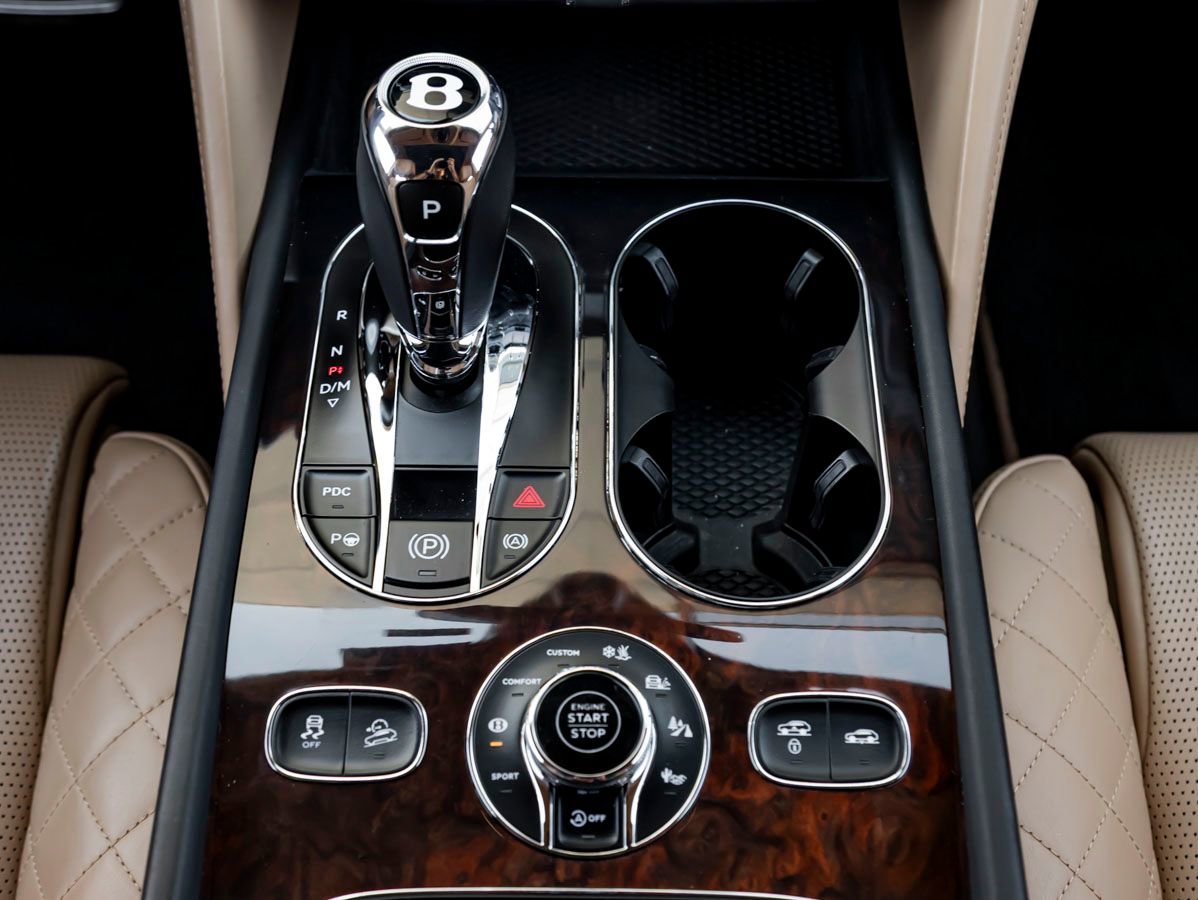 Used 2018 Bentley Bentayga image 24