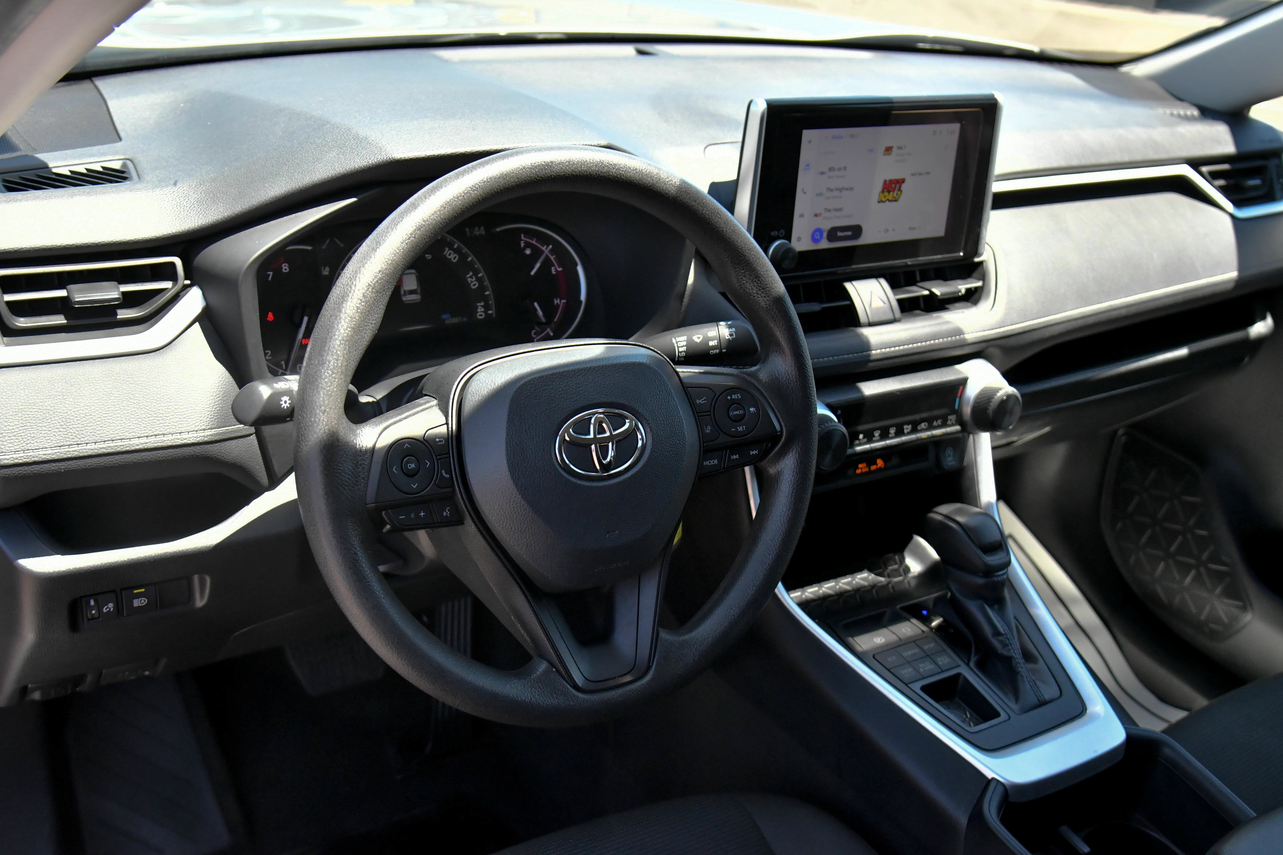 Used 2024 Toyota RAV4 LE AWD/4WD image 14