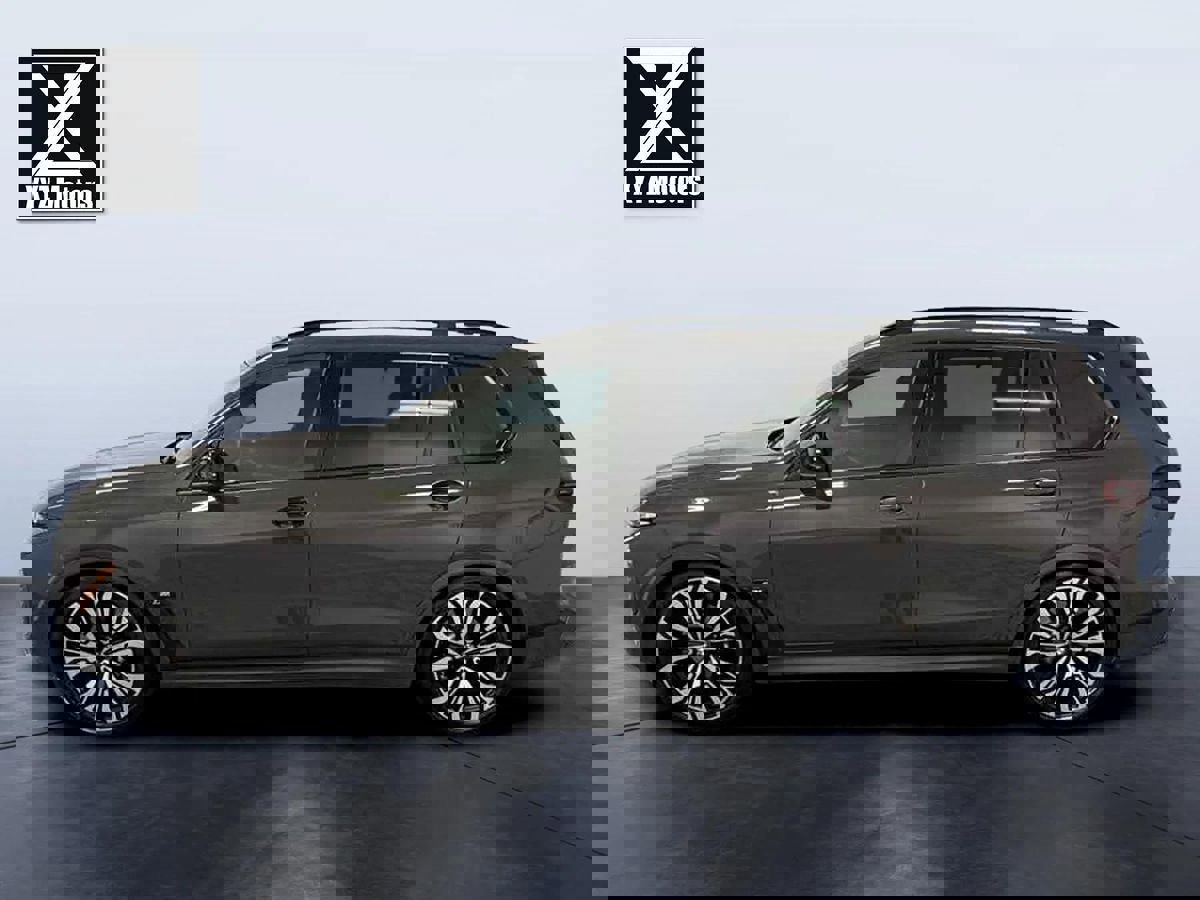 Used 2023 BMW X7 M60i image 4