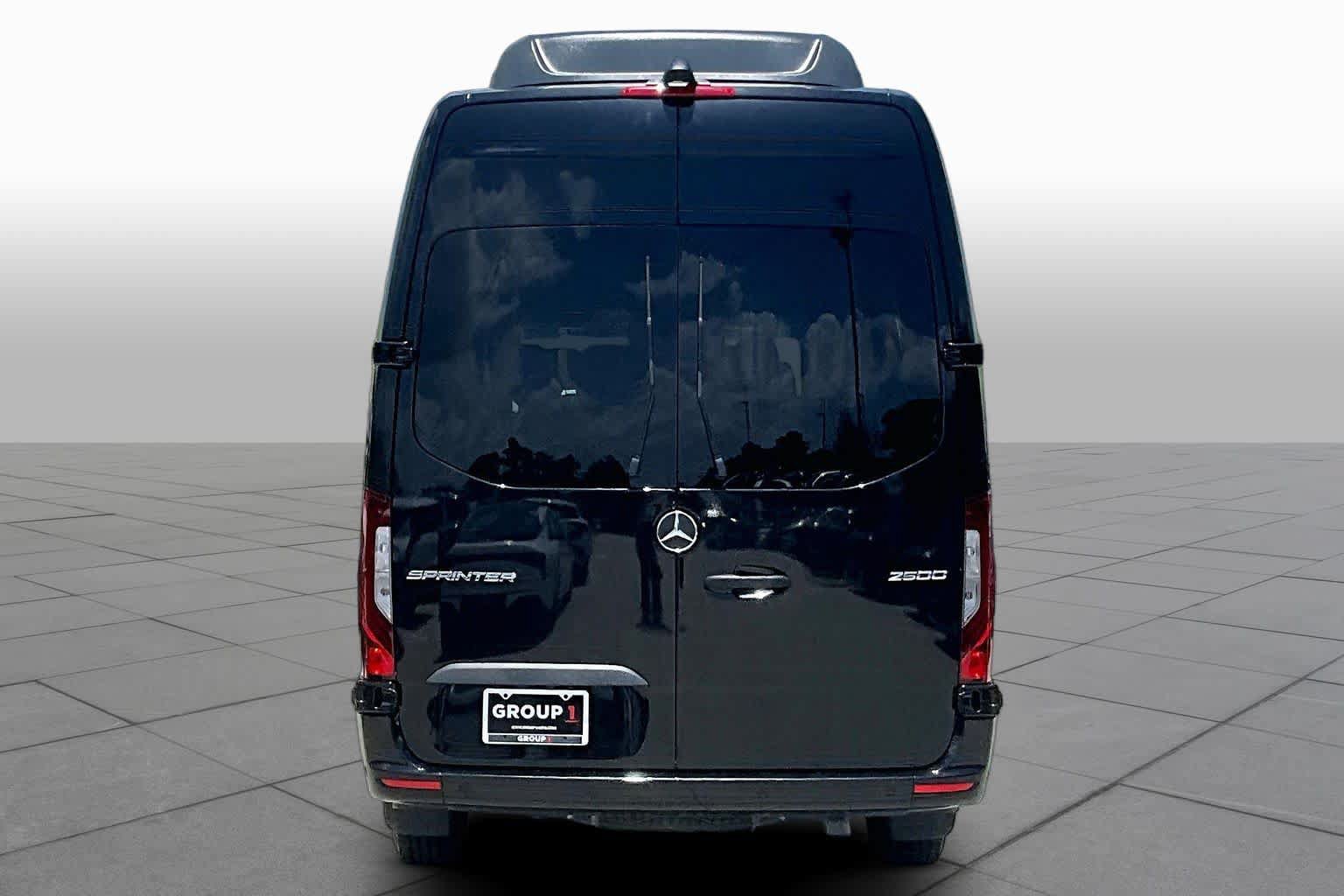 Used 2024 Mercedes-Benz Sprinter 2500 image 5