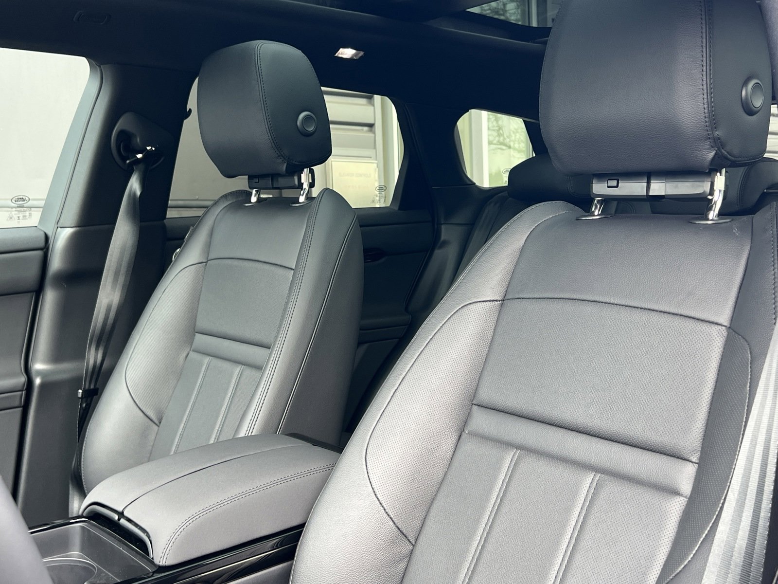 New 2025 Land Rover Range Rover Evoque Dynamic SE image 21