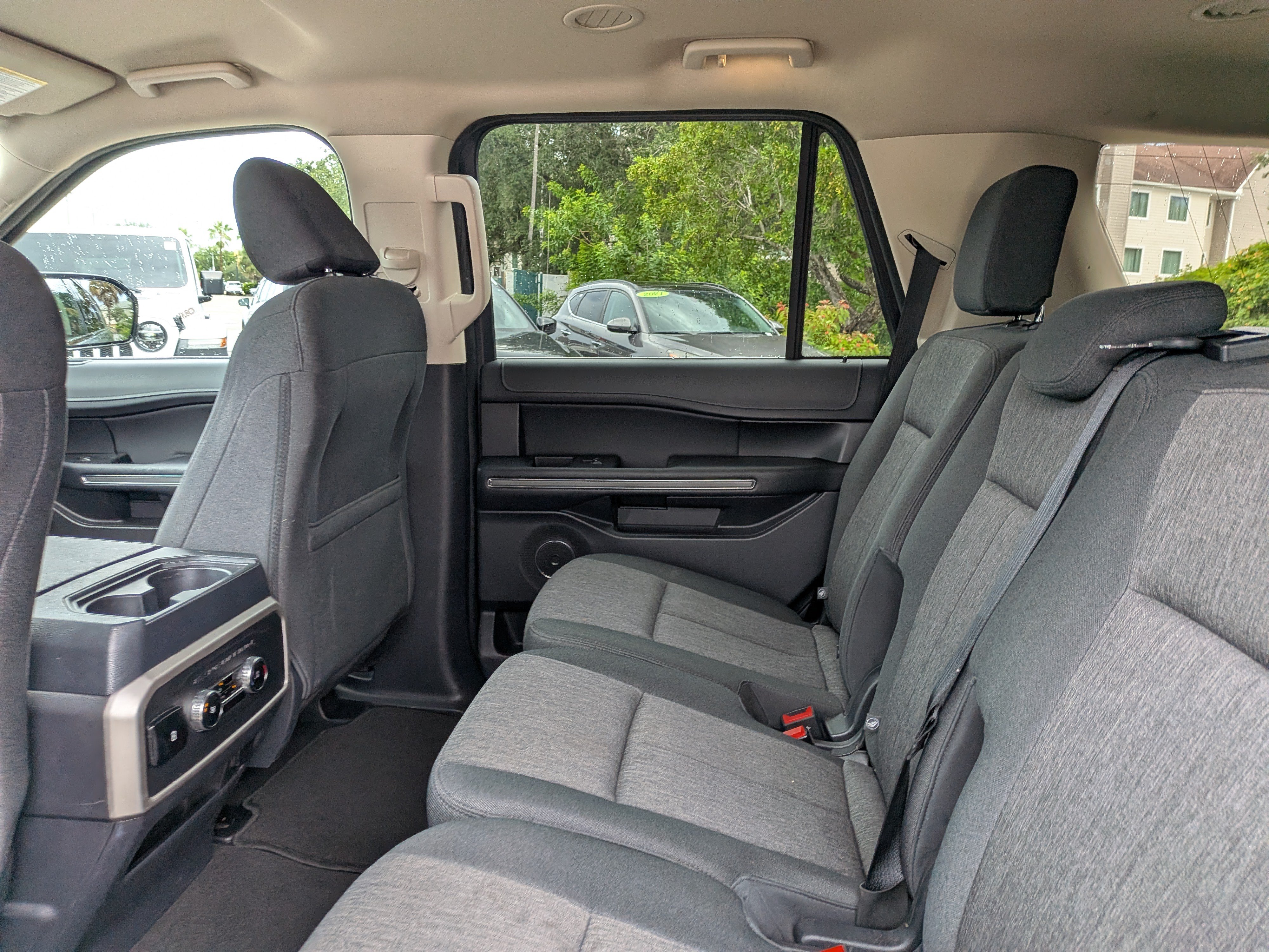 Used 2024 Ford Expedition XLT RWD image 14
