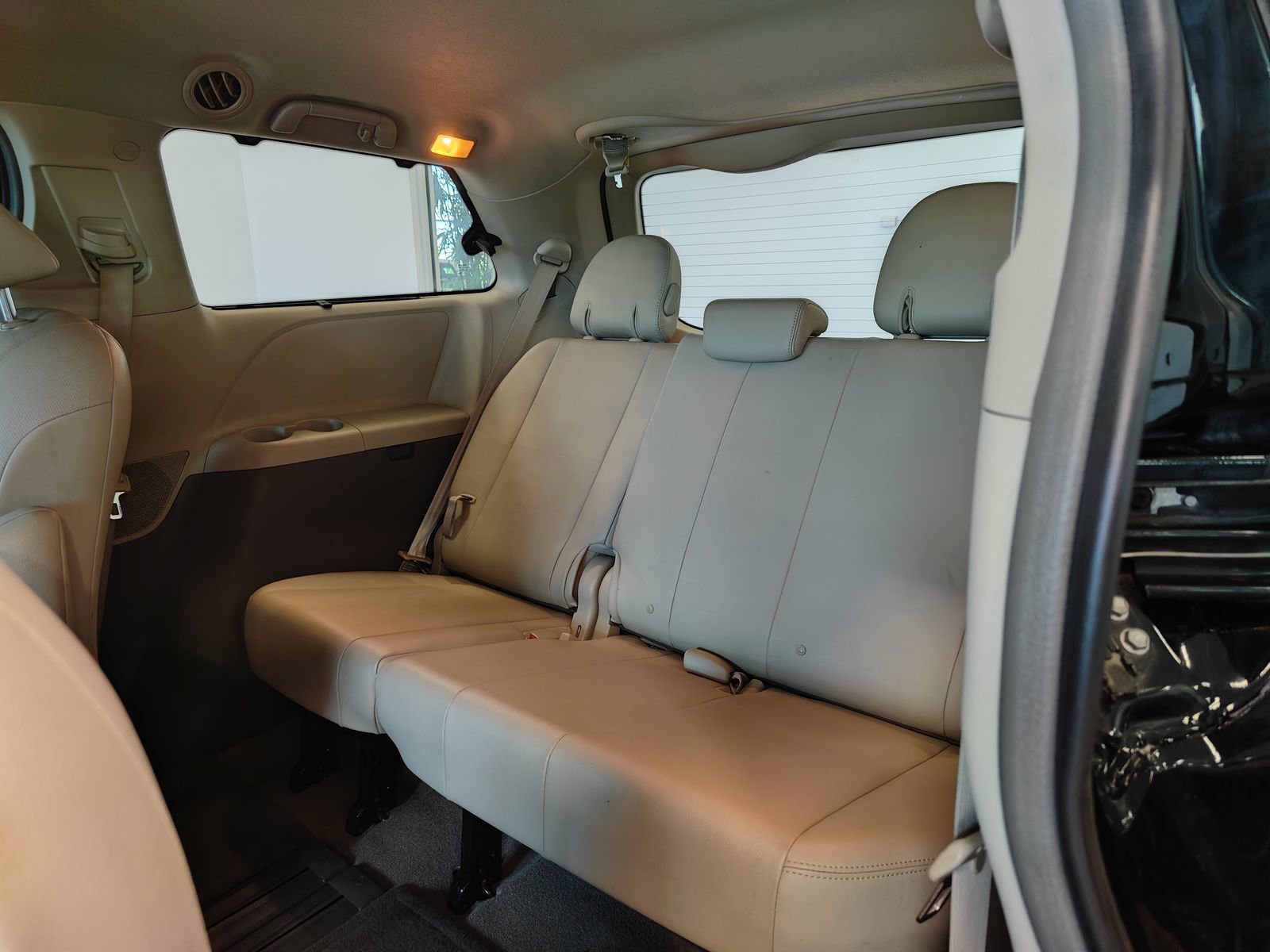 Used 2011 Toyota Sienna XLE FWD image 14