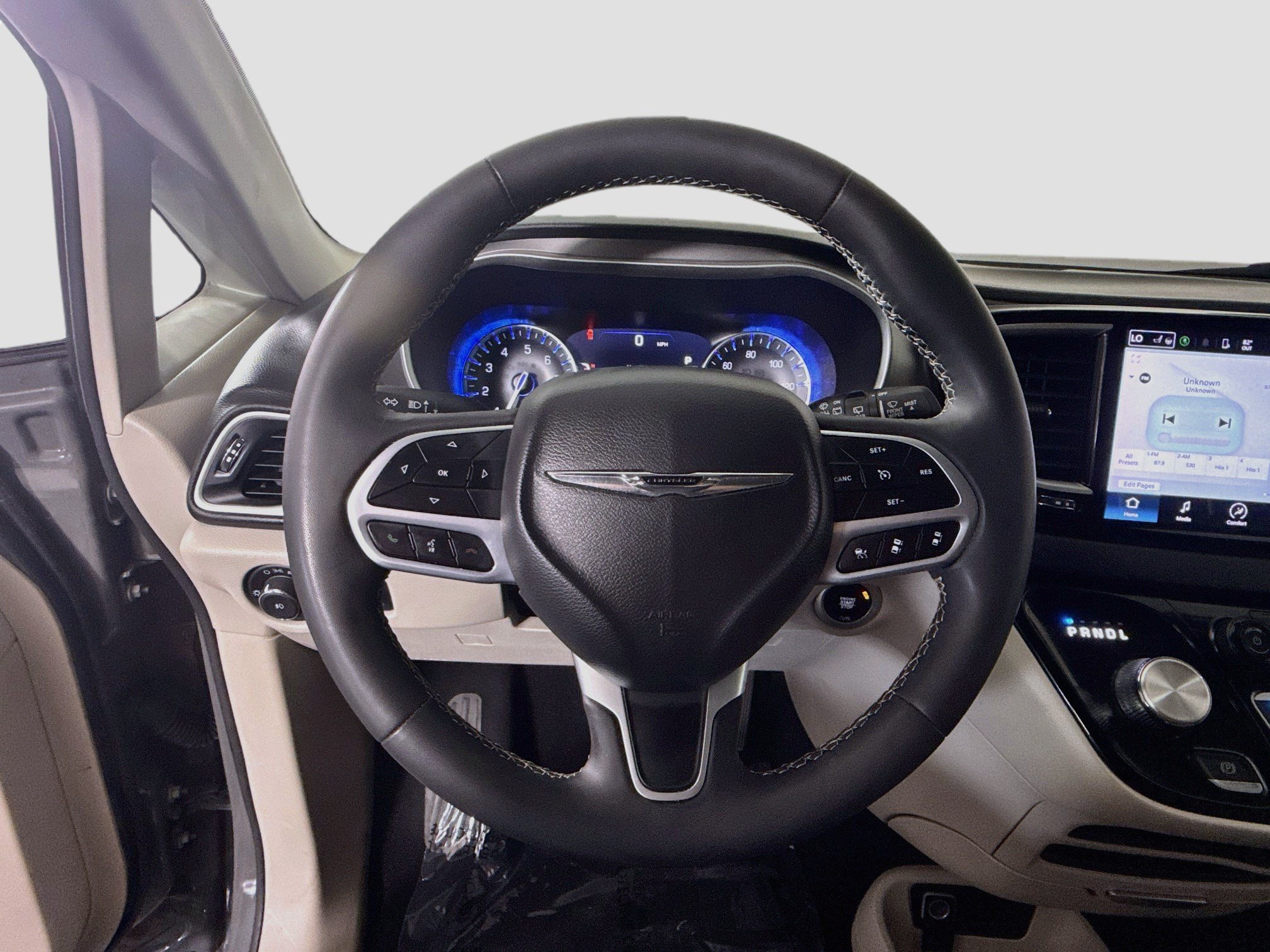 Used 2023 Chrysler Pacifica Touring-L FWD image 13