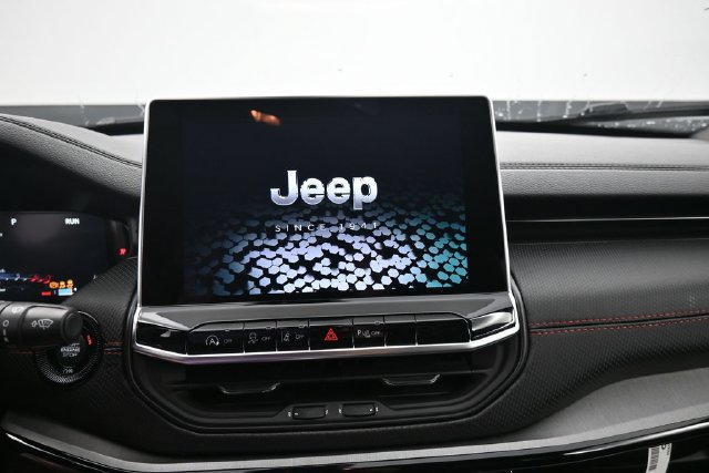 New 2026 Jeep Compass Trailhawk AWD/4WD image 18