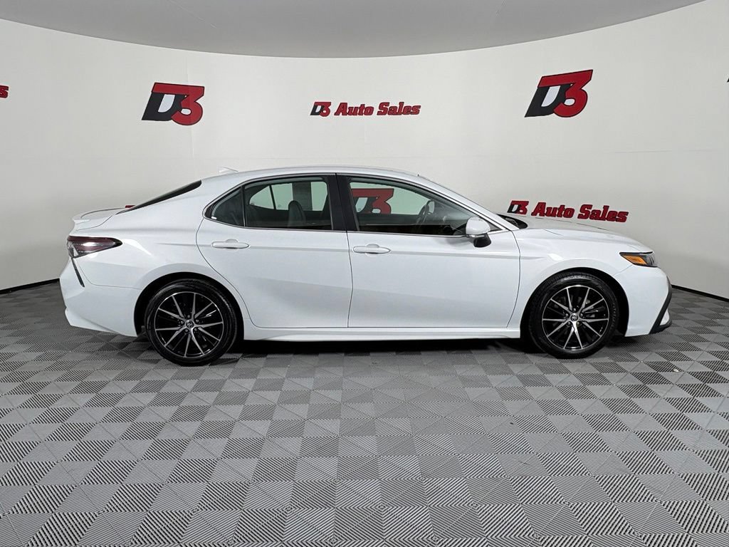 Used 2023 Toyota Camry SE FWD image 7