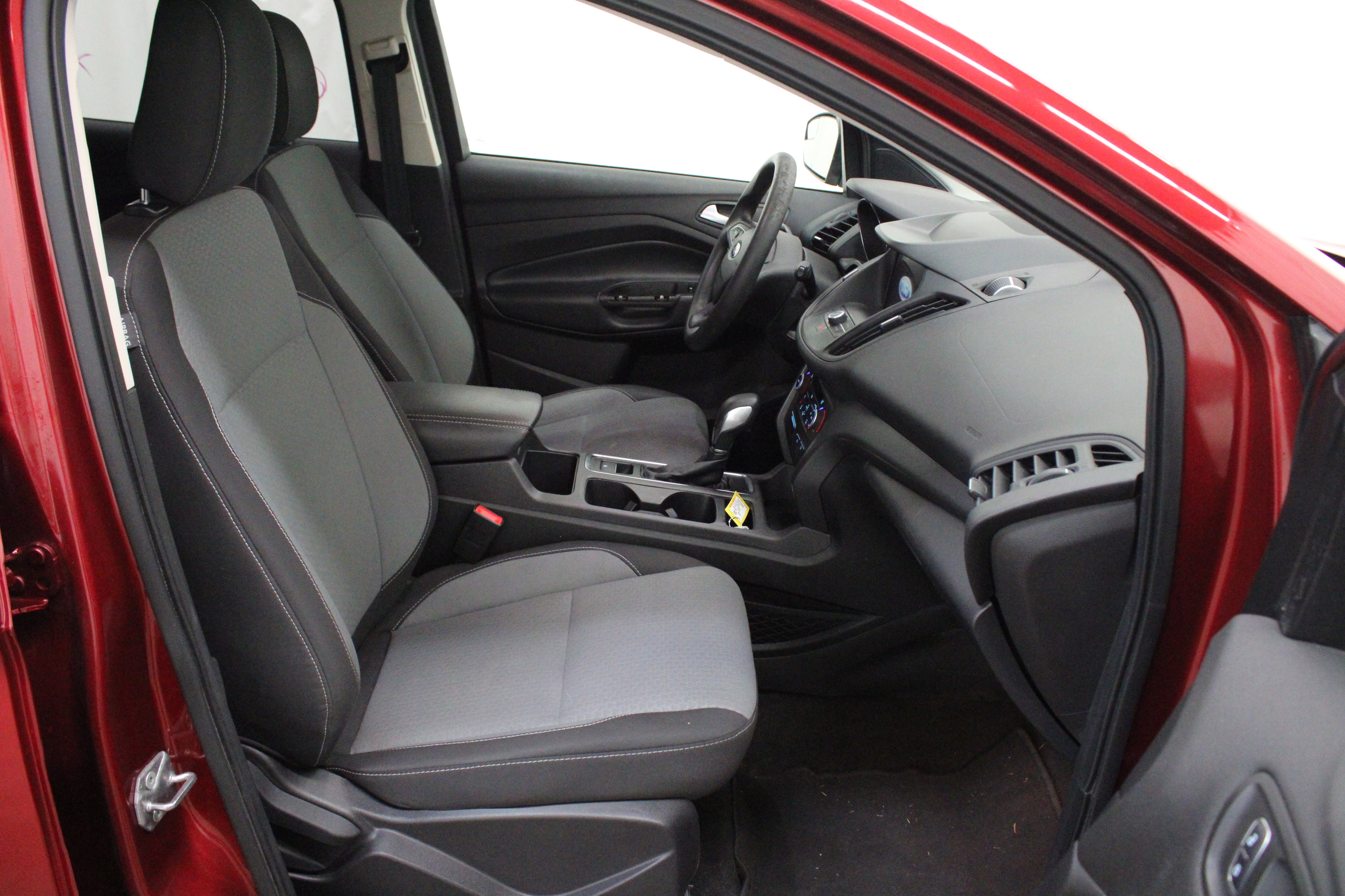 Used 2019 Ford Escape SE image 14