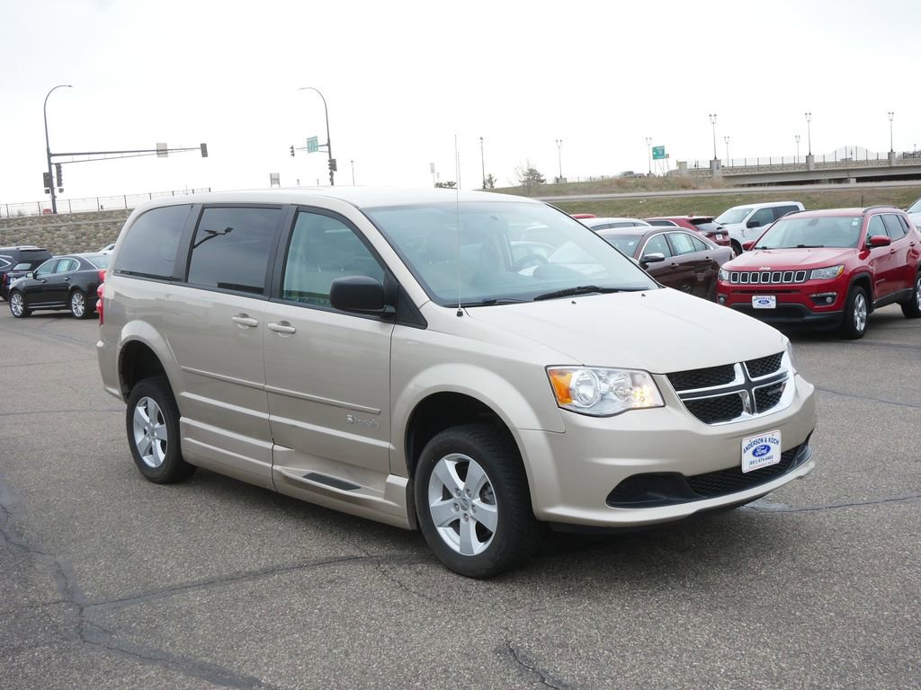 Used 2015 Dodge Grand Caravan SE w/ Quick Order Package 29E SE image 3