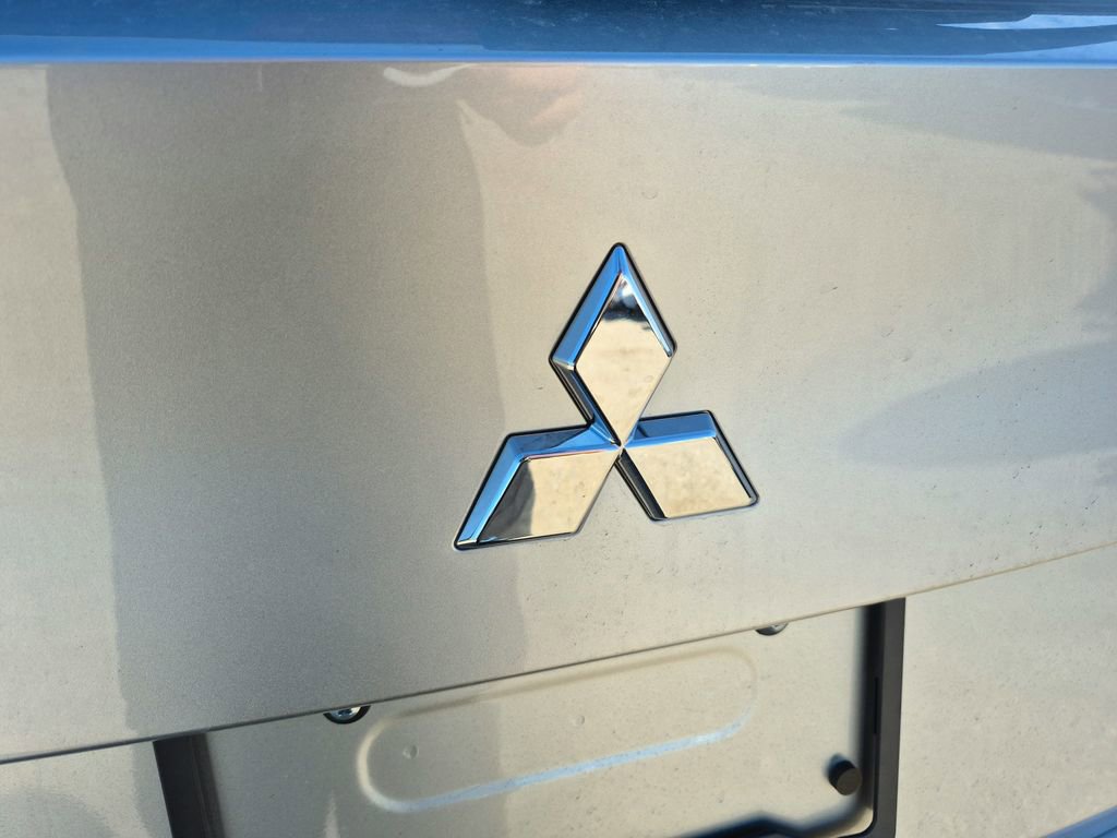 New 2026 Mitsubishi Outlander SE image 12