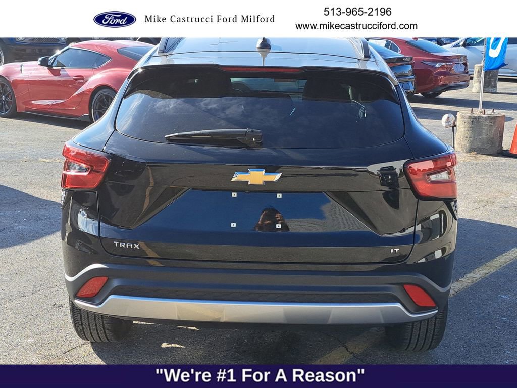 Used 2024 Chevrolet Trax LT w/ Driver Confidence Package image 4