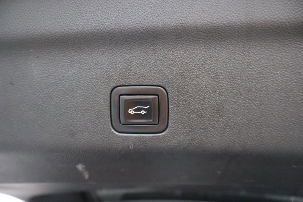 Used 2022 Chevrolet Tahoe Z71 w/ Luxury Package image 24