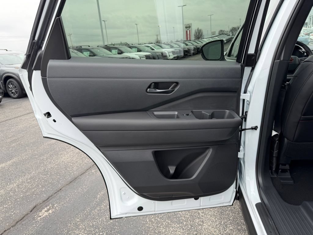New 2026 Nissan Pathfinder Rock Creek w/ Rock Creek Premium Package AWD/4WD image 16