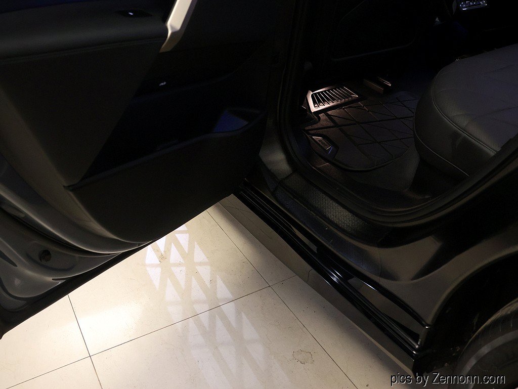 Certified 2024 BMW iX xDrive50 w/ Sport Package AWD/4WD image 32