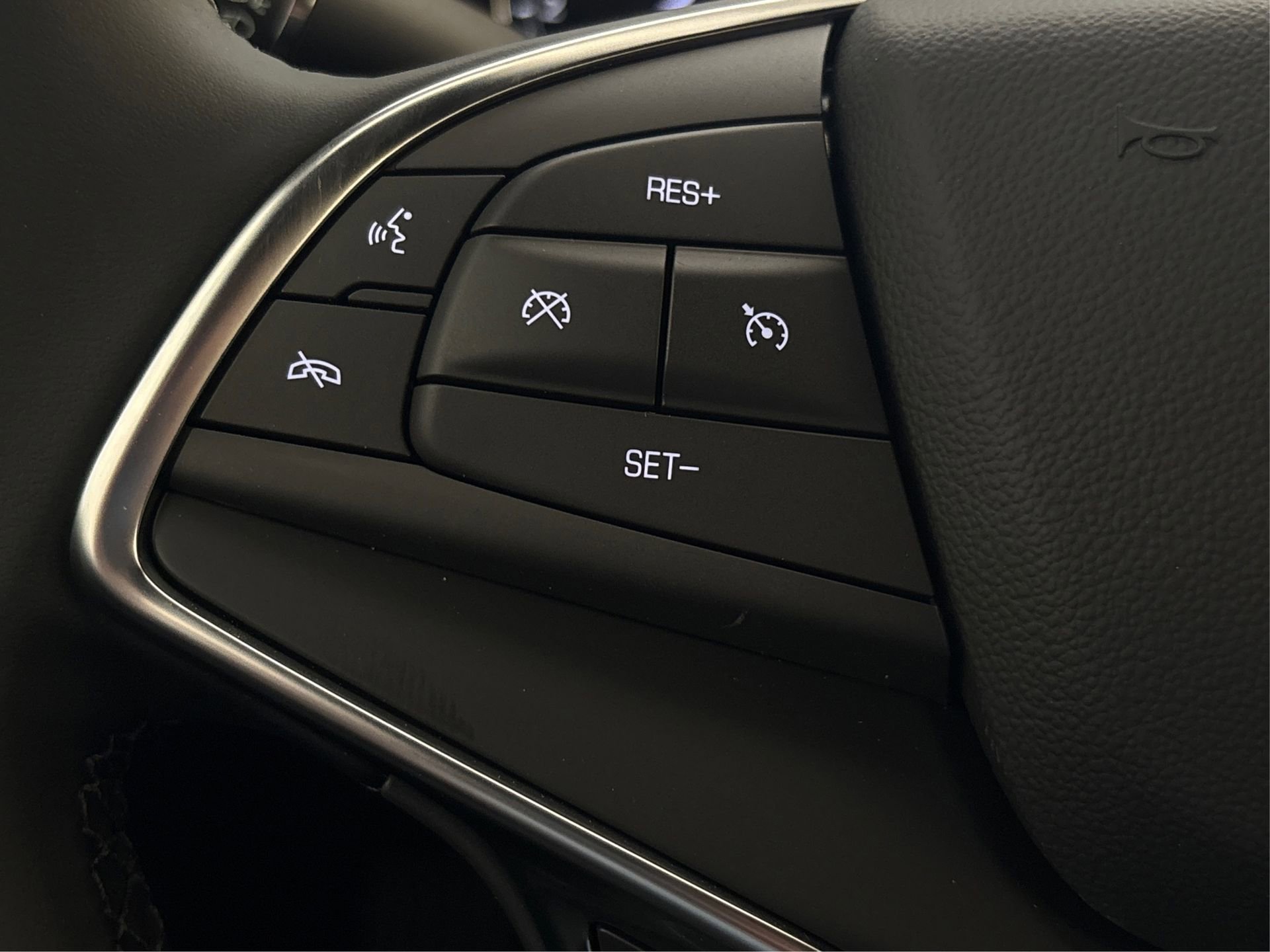 New 2025 Cadillac XT5 Luxury image 28