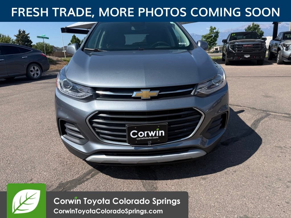 Used 2019 Chevrolet Trax LT w/ LT Convenience Package FWD image 2